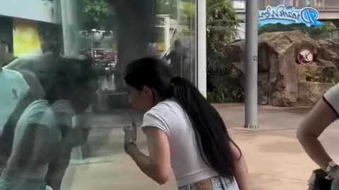 I would be so scared to use that restroom 😭