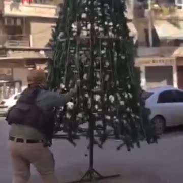 HTS Militants Destroy Christmas Trees in Aleppo Amid Claims of “Reform”