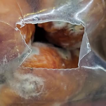 Spleśniała kiełbasa w sieci sklepów Polo Market [Rumble short]