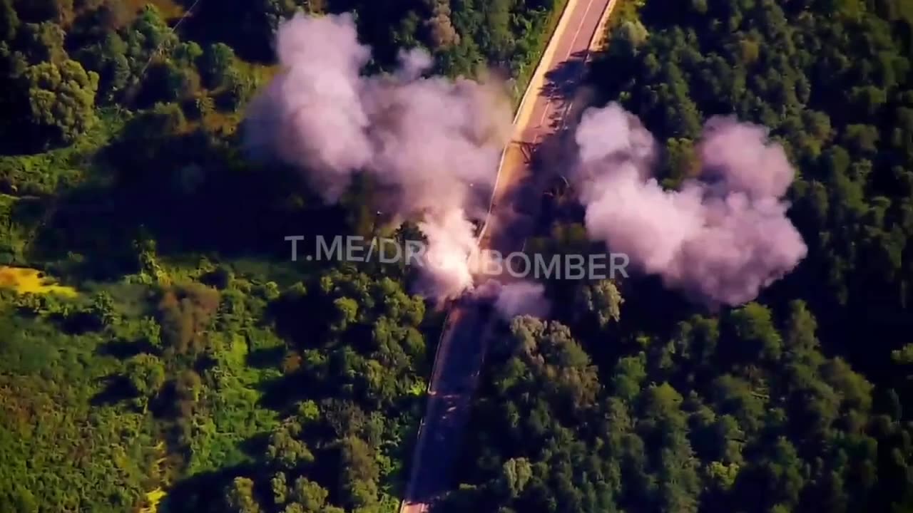 👀💥 And this is a video of blew up a bridge in the Bryansk region.