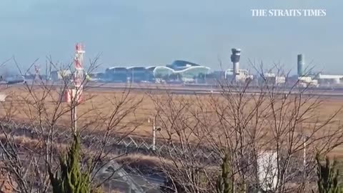 [MOMENT] Jeju Air plane crashes, all onboard dead except 2 rescued