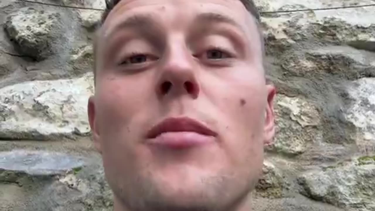 British servicemen are reportedly signing off in droves. They are leaving the army