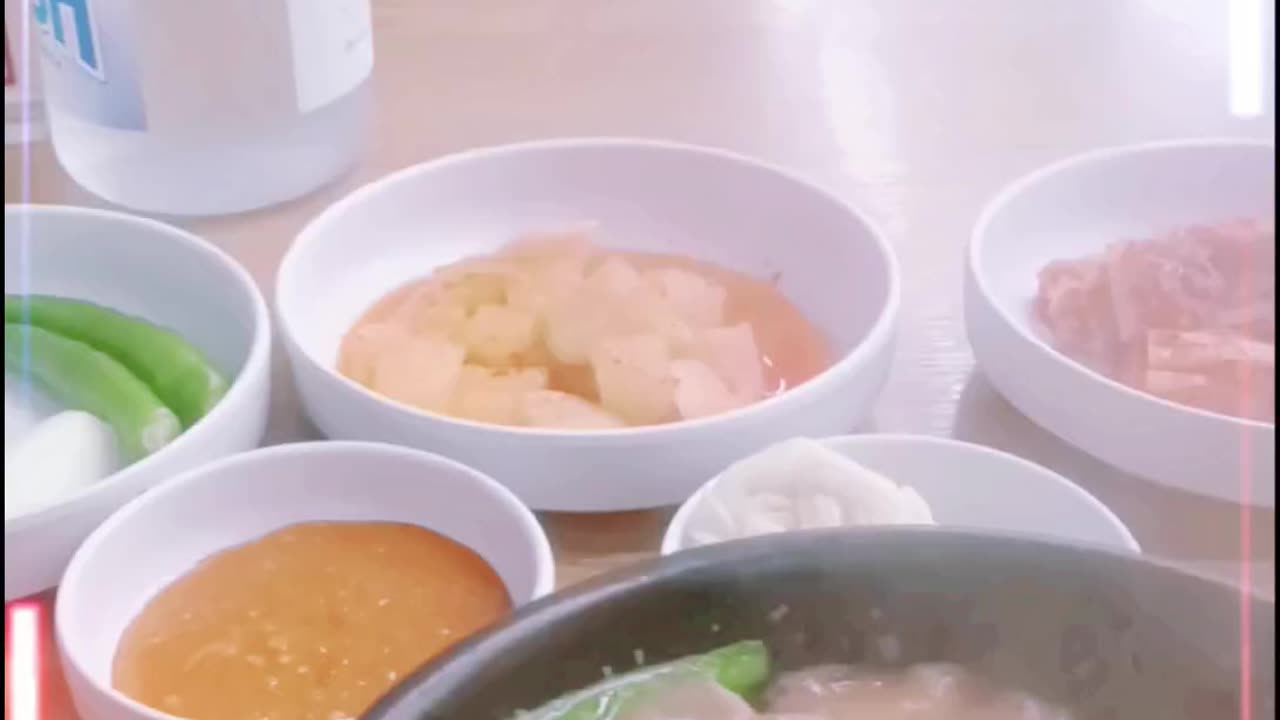food) Recharge your body with protein with pork intestine soup! /돼지 내장국밥.
