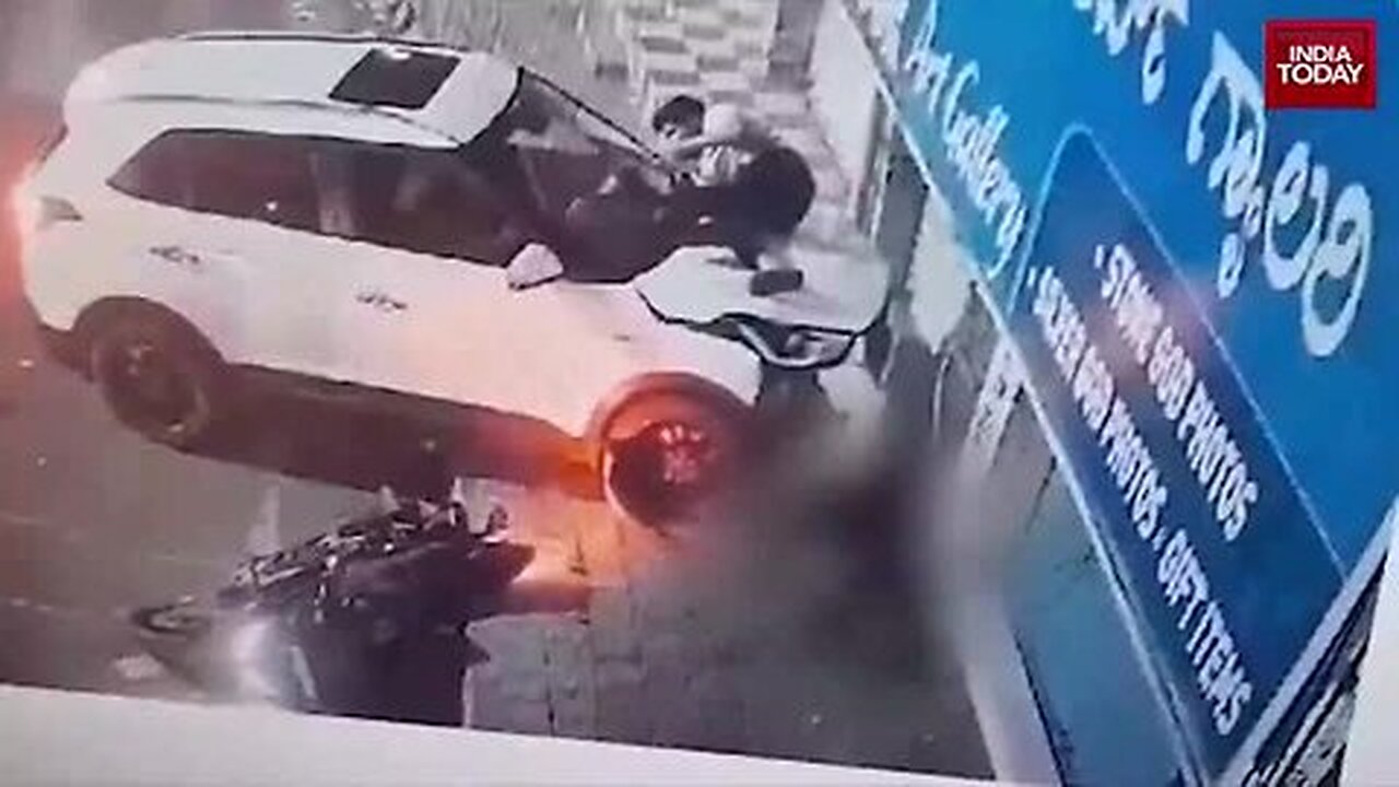 CCTV_Captures_Brutal_Murder_In_Bengaluru__Techie_Killed_Over_20-Rupee_Cigarette_Dispute__India_Today
