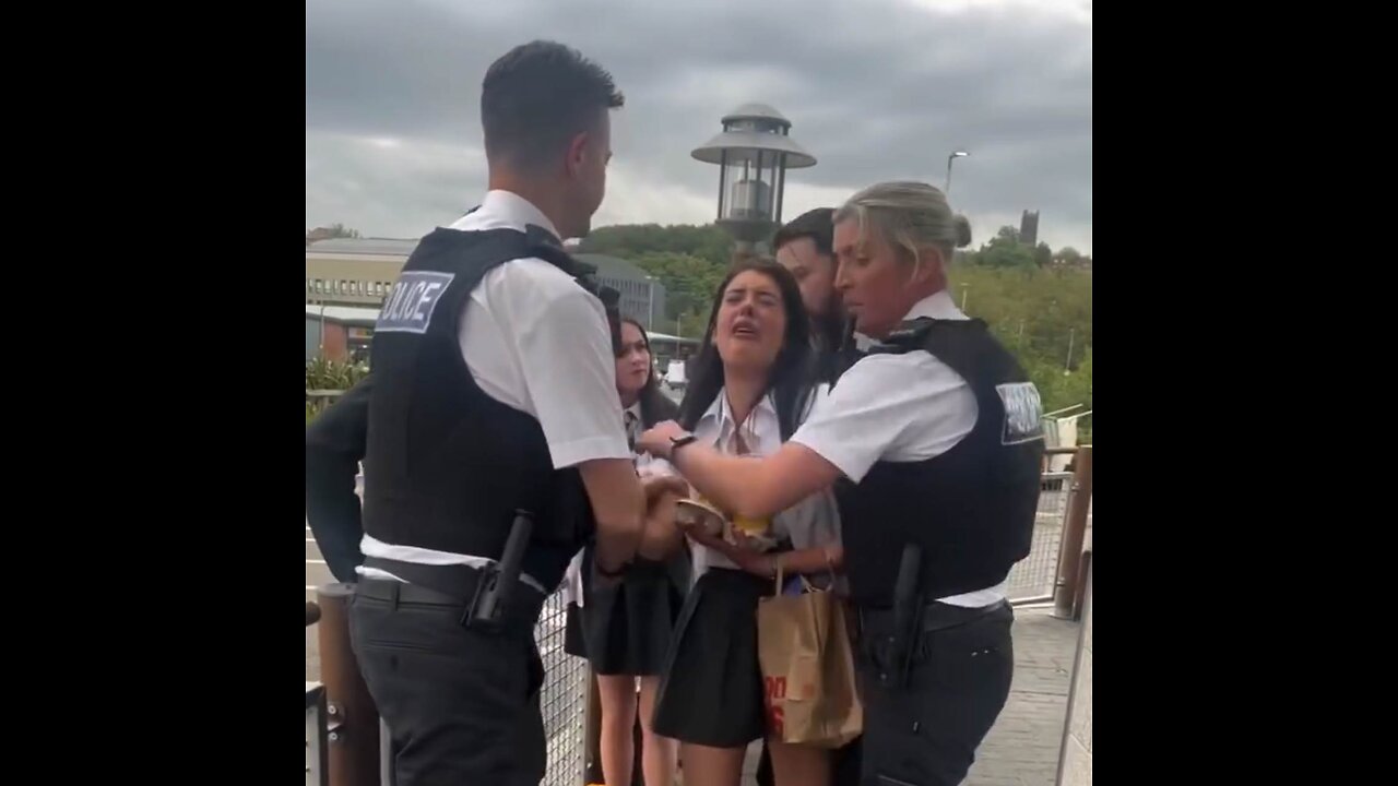 Polémica por arresto de una adolescente en un McDonald’s de Reino Unido