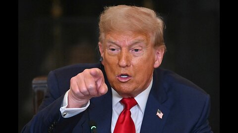 Com receio do "Tarifaço" de Trump, Ibovespa recua mais um pouco.