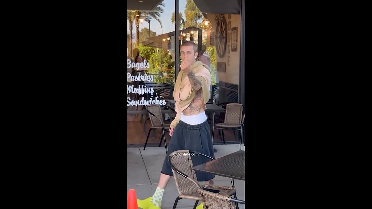 Justin bieber lashes out at paparazzi again