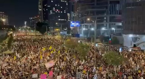 Protests in #TelAviv agains Bibi’s wars