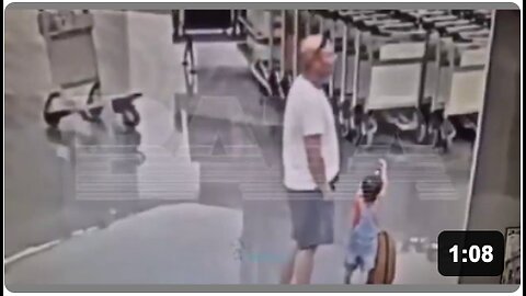 A Jewish traveler at the Moscow airport brutally assaults Iranian child