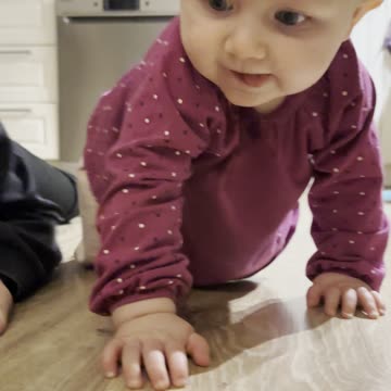 look how fast baby kayla crawls now 🍼💕