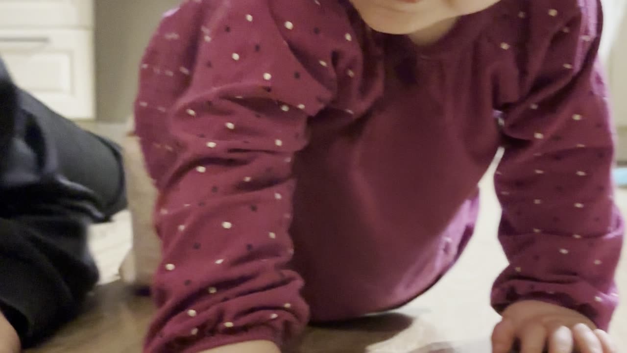 look how fast baby kayla crawls now 🍼💕