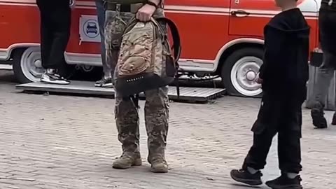 👦🇺🇦 Ukraine Russia War | Child Thanks Ukrainian Soldiers for Protecting His Home | RCF