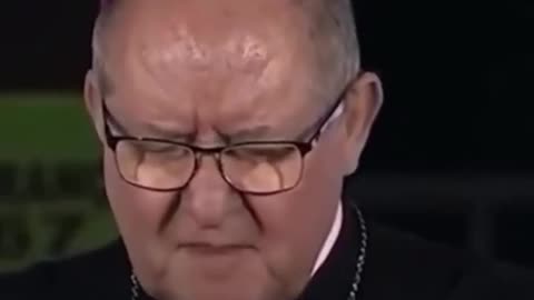 Bispo Dom Adair José Guimarães faz oração contra o comunismo, ao lado de Frei Gilson