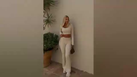 Fashion Girl New Model Lifestyle 2025