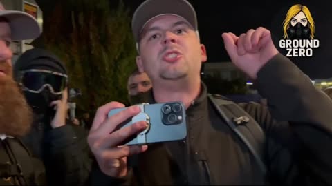 Real men stand their ground against domestic terrorists. Respect to this man!