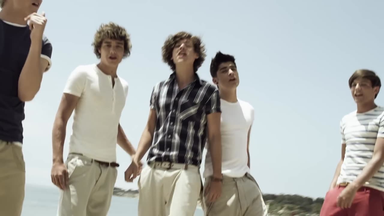 One Direction - What Makes You Beautiful (Official Video)