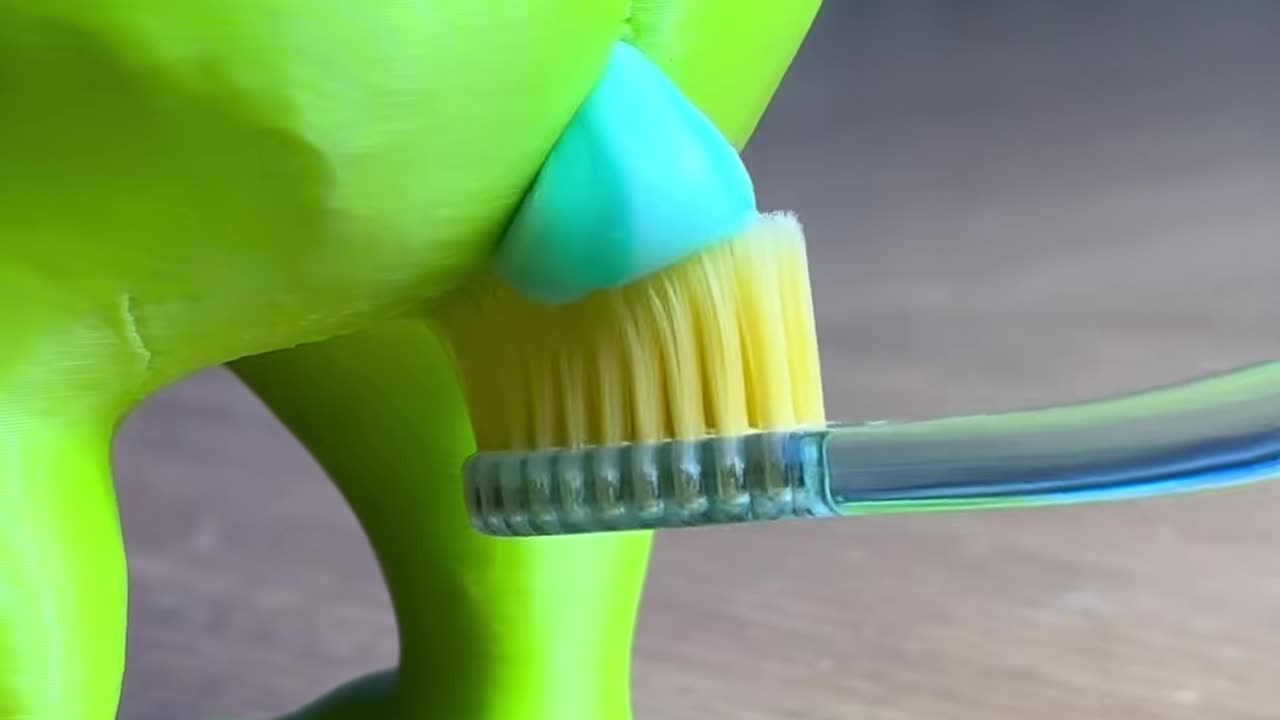 shrek toothpaste figurine