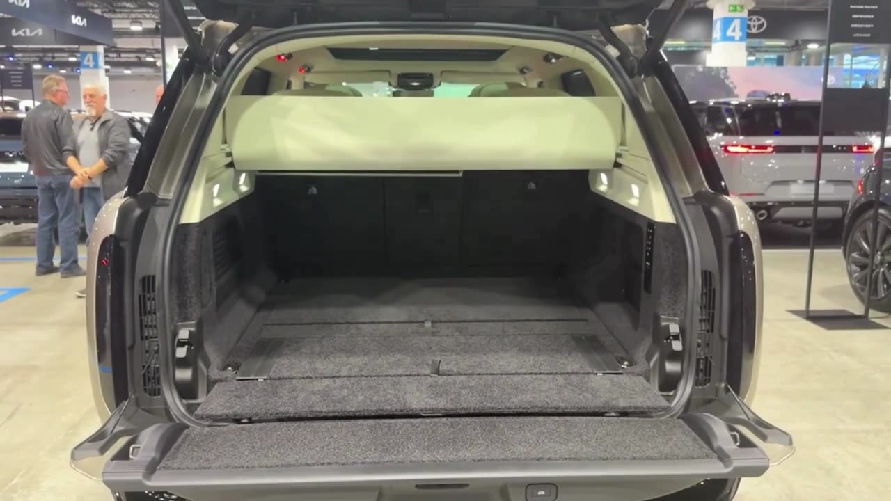 RANGE ROVER P530 Autobiography 2025 – visual REVIEW (impressive 523 HP V8 SUV)