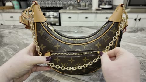 What is in my Cute Mini Loop Crossbody Bag.👜