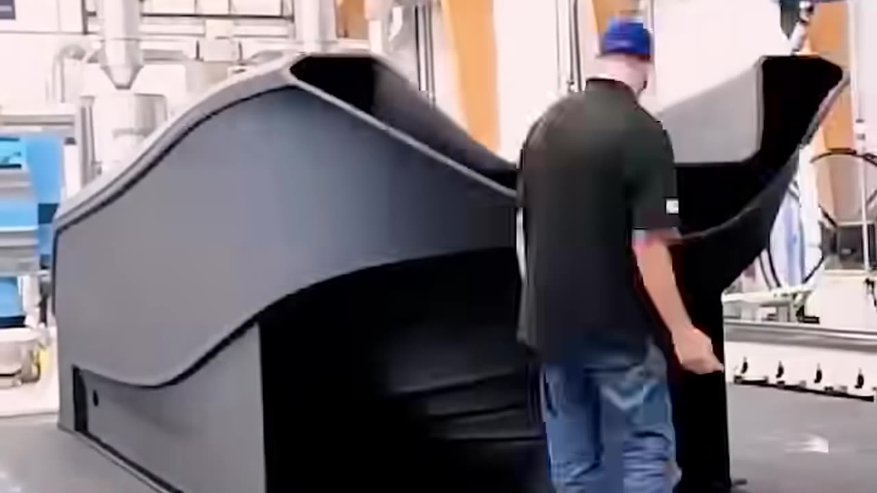 World’s largest 3D-printed polymer boat