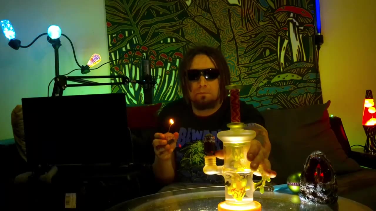 Cheech glass Two Buds in a jar reviews ep. 17 old youtube