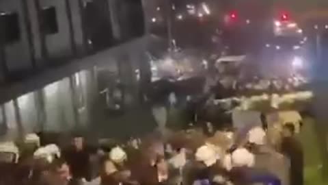 🇹🇷Mass protests broke out in Istanbul: clashes between protesters and police.
