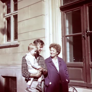 Min far Kurt och min mamma Lena, med Johnny.