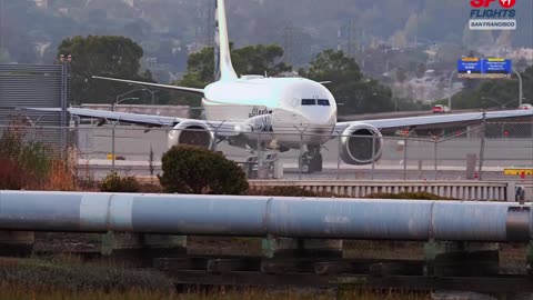 Alaska Airlines Boeing B737 Max9 ready to take off for Seattle Airport