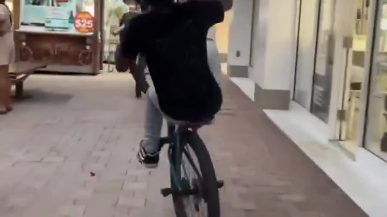 Diversity goes to the mall