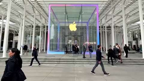 Apple takes top spot for first-quarter smartphone sales, data shows