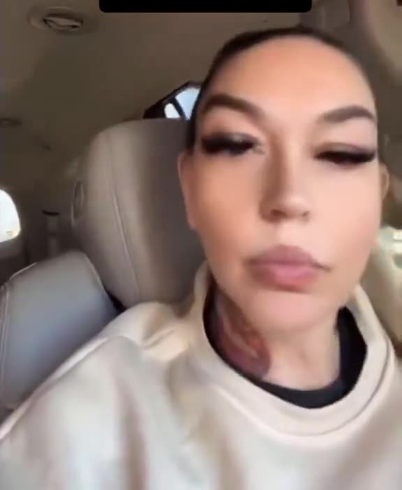 Her filter is holding on for dear life 😭Why I don't date...