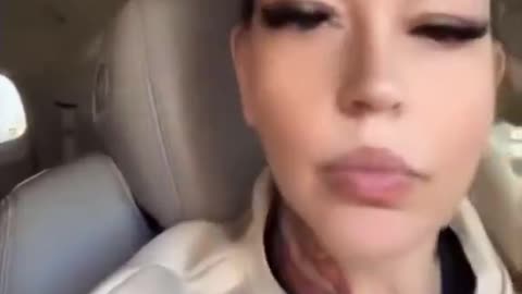 Her filter is holding on for dear life 😭Why I don't date...