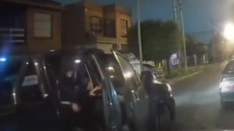 Intento de robo frustrado gracias a tener la camioneta blindada