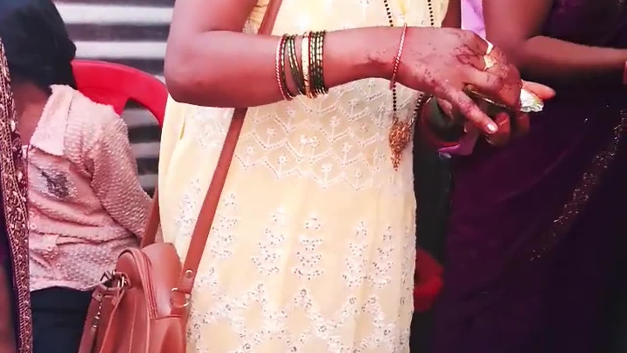Tujhe life mein kya chahie