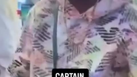 You can tell the oogabogga means business by looking at that lovely lady handbag!