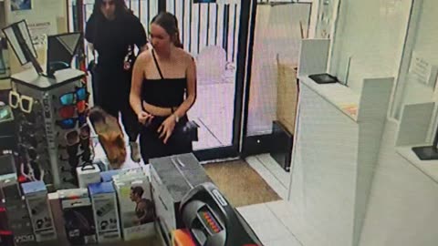 BRITISH THIEF GIRLS IN LONDON: