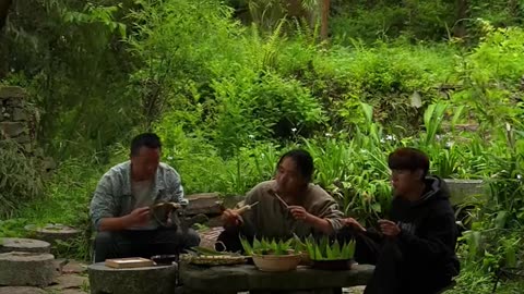 Making damplings from bamboo