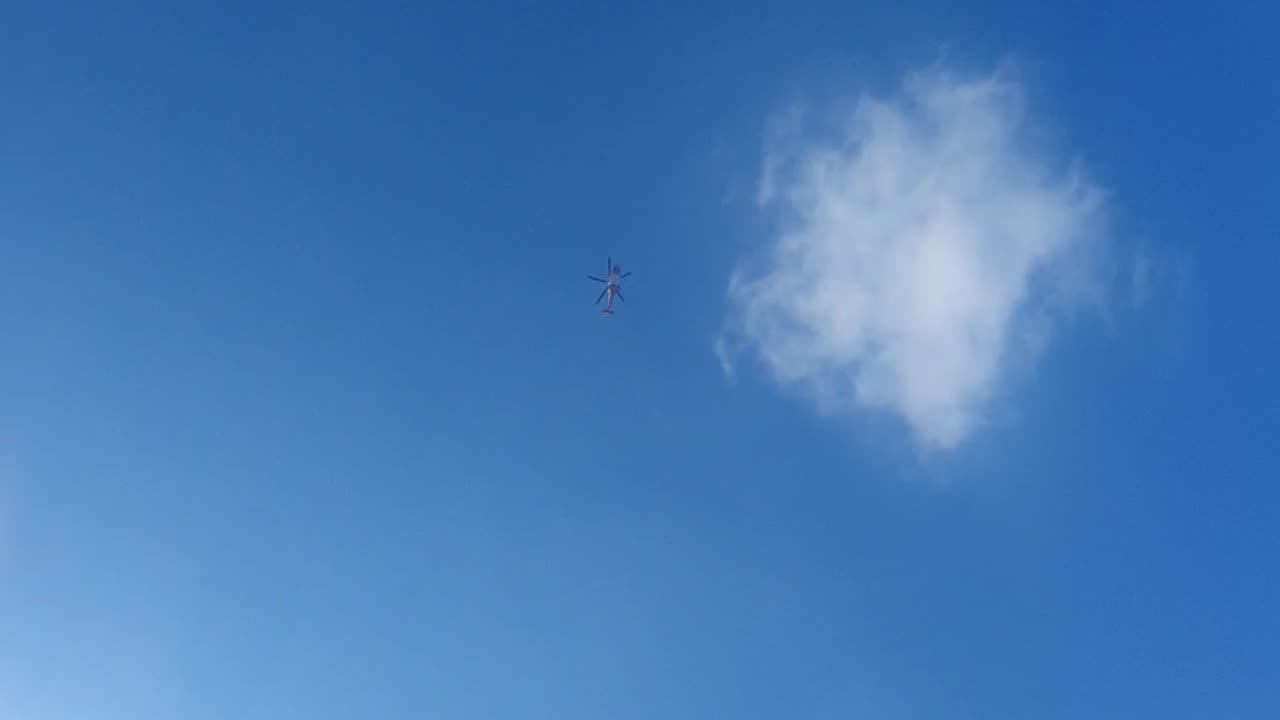 🚁 flies low right over your head ⚡️