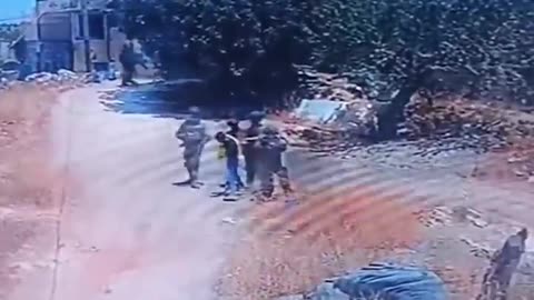 Israeli soldiers brutally arrest village council worker in the occupied West Bank - Middle East Eye