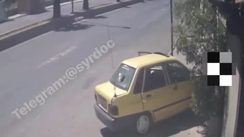 A family tries to escape in a taxi. Julani’s terrorists open fire.