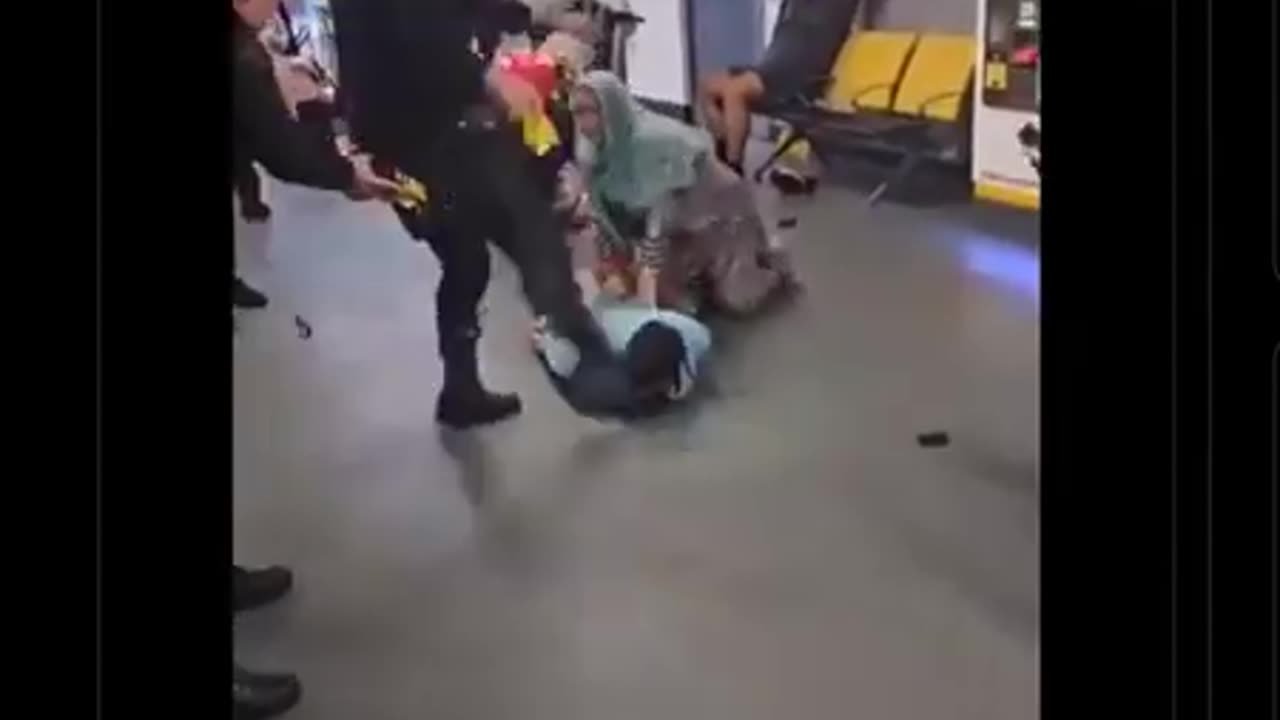 Now we know this was fully justified and he’s lucky the copper didn’t empty a magazine into him.