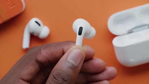 "Apple AirPods Pro (1st Generation)"