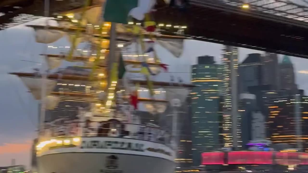 Massive ship with Mexican flags just hit the Brooklyn Bridge