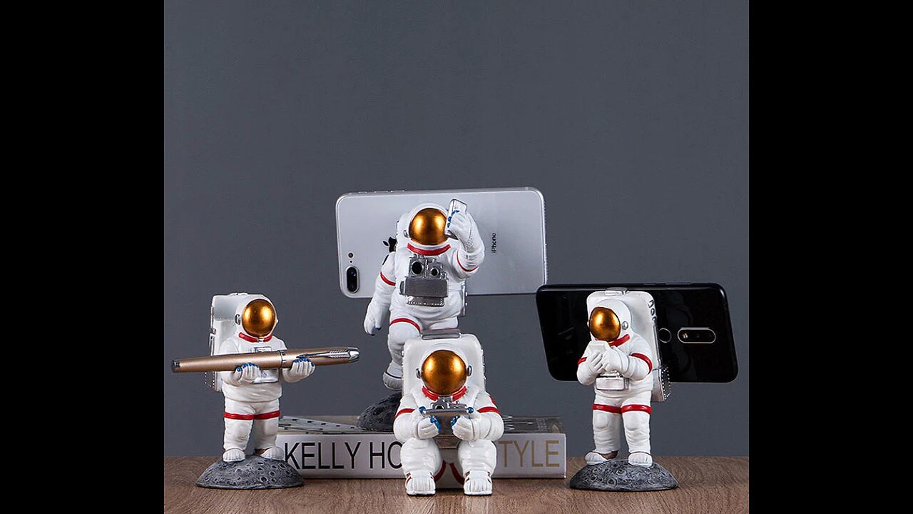 Creative Astronaut Phone Stand，Available in Various Cool Styles, for Home & Office