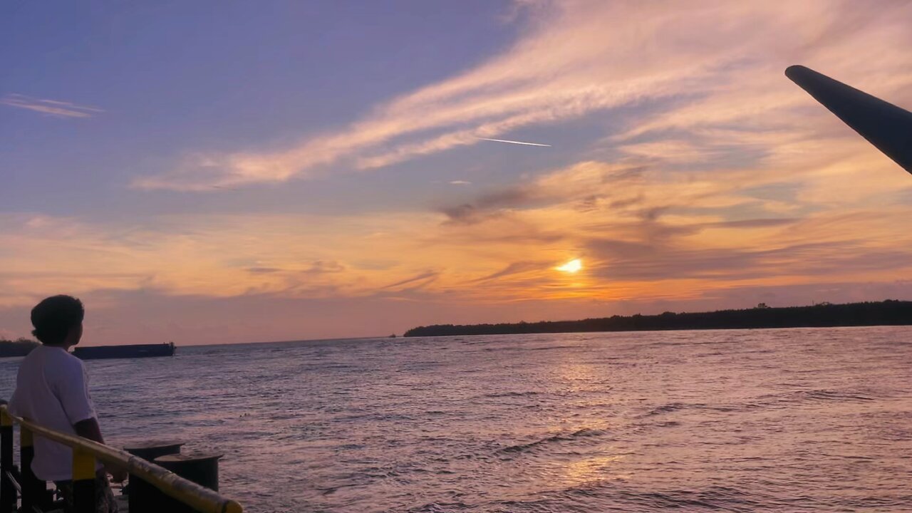 SEA,SUNSET AND SAILOR