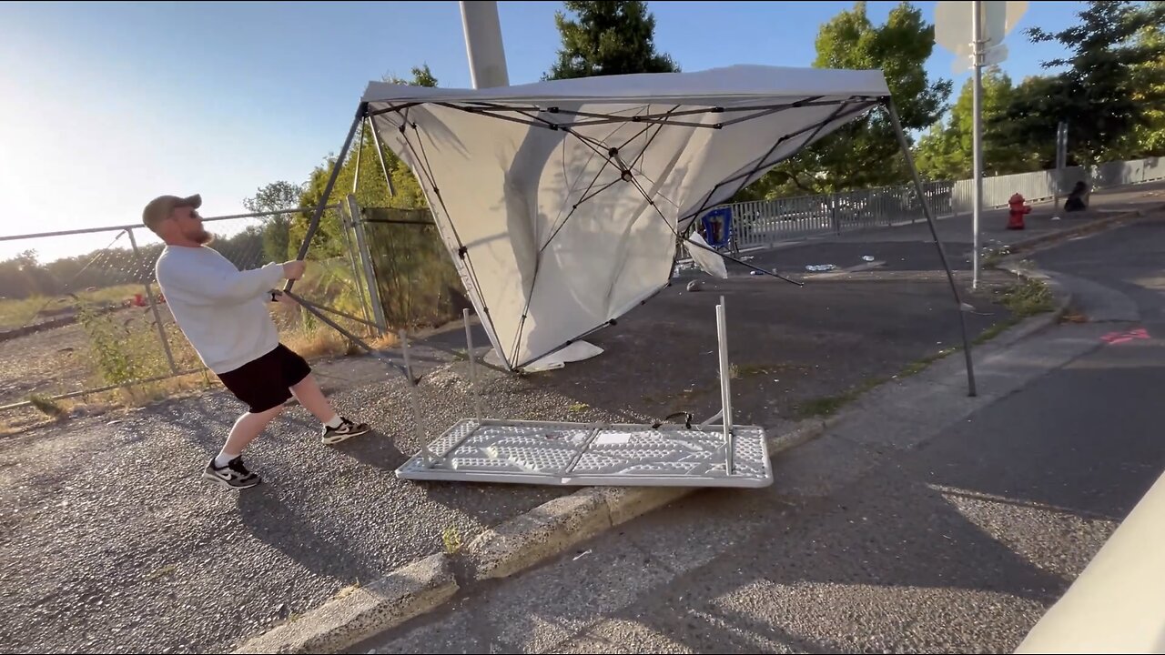 RESIDENTS DESTROYS⛺️🚏🚶♂️🛻📸ANTIFA MEDICAL TENT IN PORTLAND⛺️🛻💫