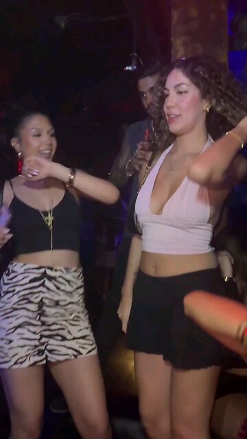 GOING VIRAL FOR THIS SEXY DANCE TREND! 💋 #ShortsChallenge