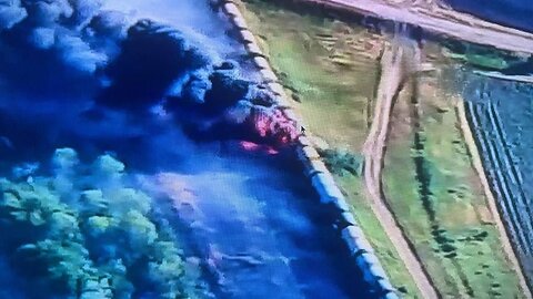 Train carrying fuel to Russians is blown up in Zaporizhzhia： Massive fire broke out in 11 fuel tanks