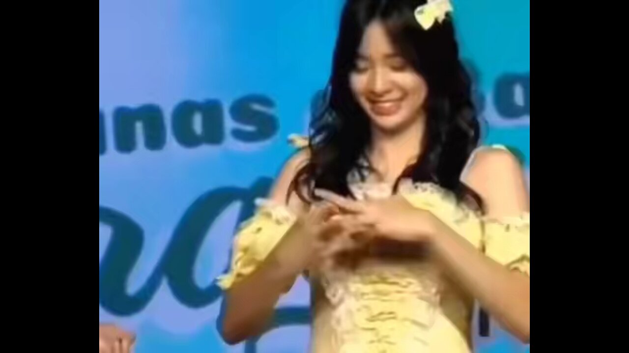 😟This Girl Creates The Perfect Snake Head With Hands