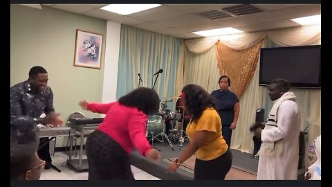 Dance LADY J 💃🏽 #praisebreak